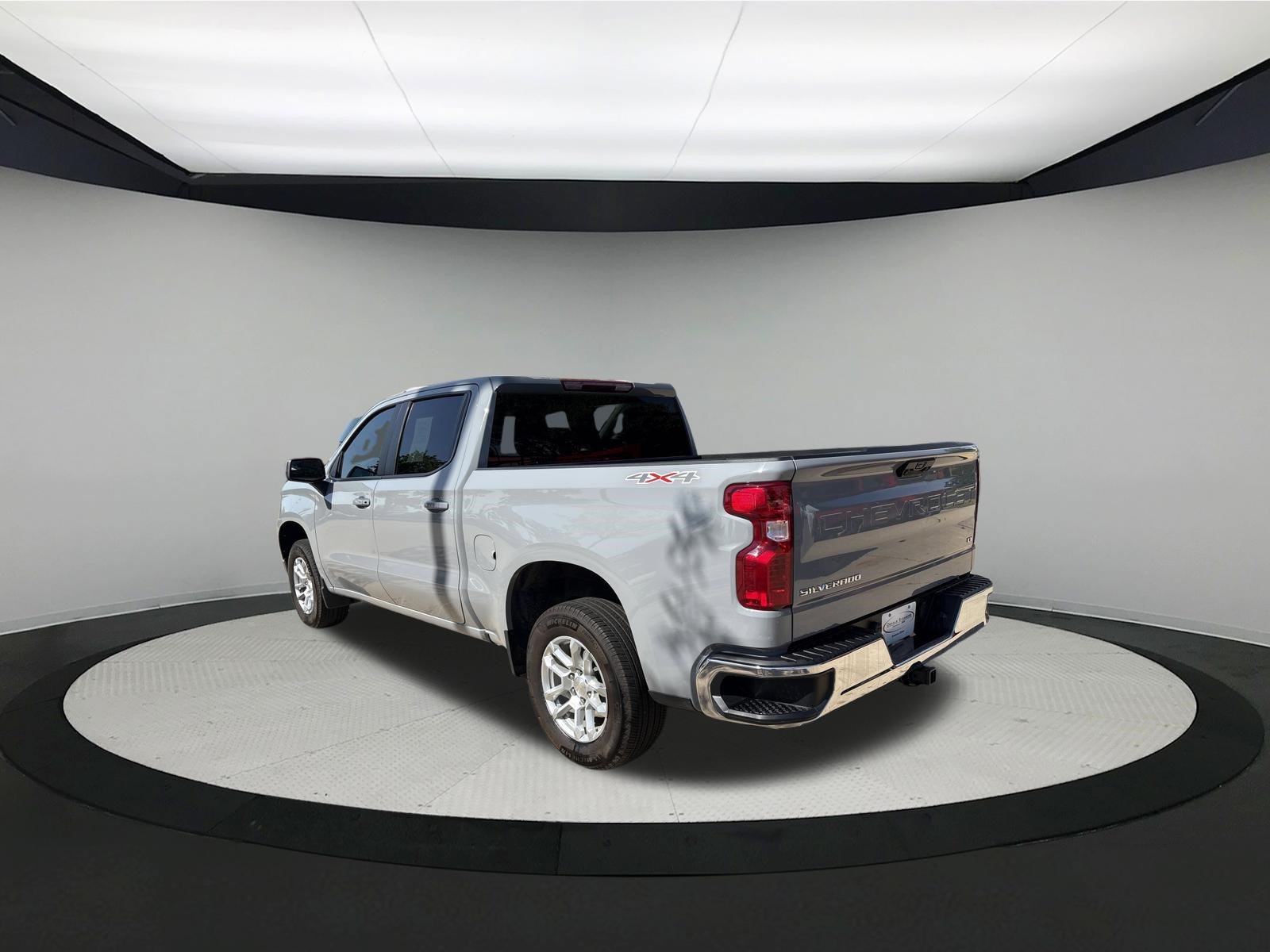 Used 2024 Chevrolet Silverado 1500 LT AWD/4WD image 5