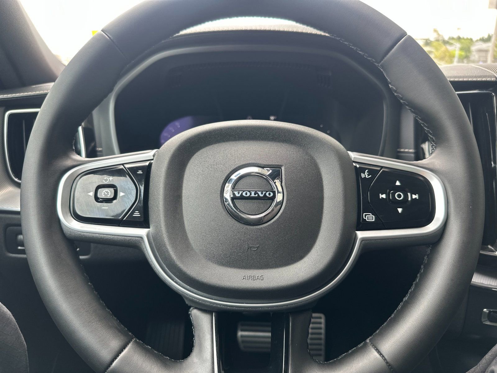 Used 2022 Volvo XC60 T8 R-Design w/ Advanced Package AWD/4WD image 22