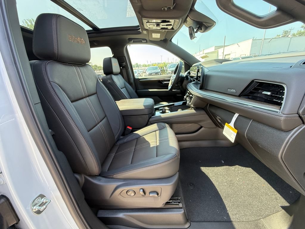 New 2026 Chevrolet Suburban High Country AWD/4WD image 28