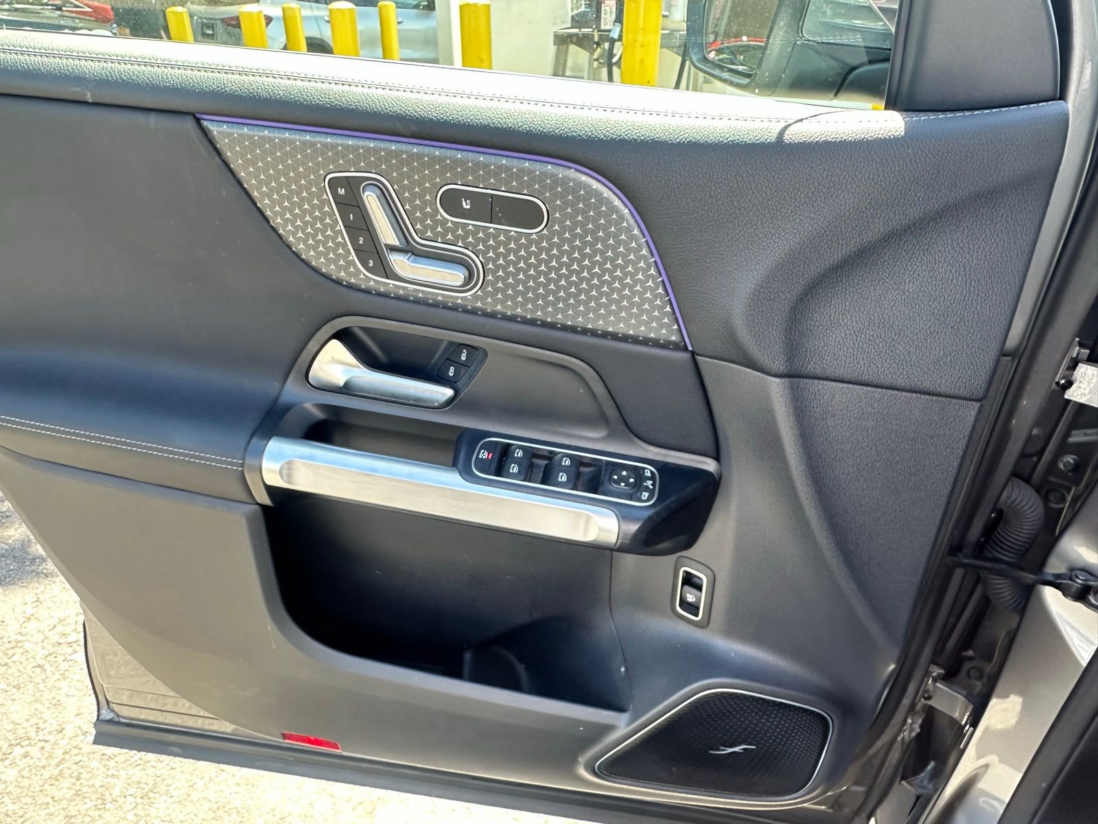 Used 2025 Mercedes-Benz EQB 300 4MATIC image 3