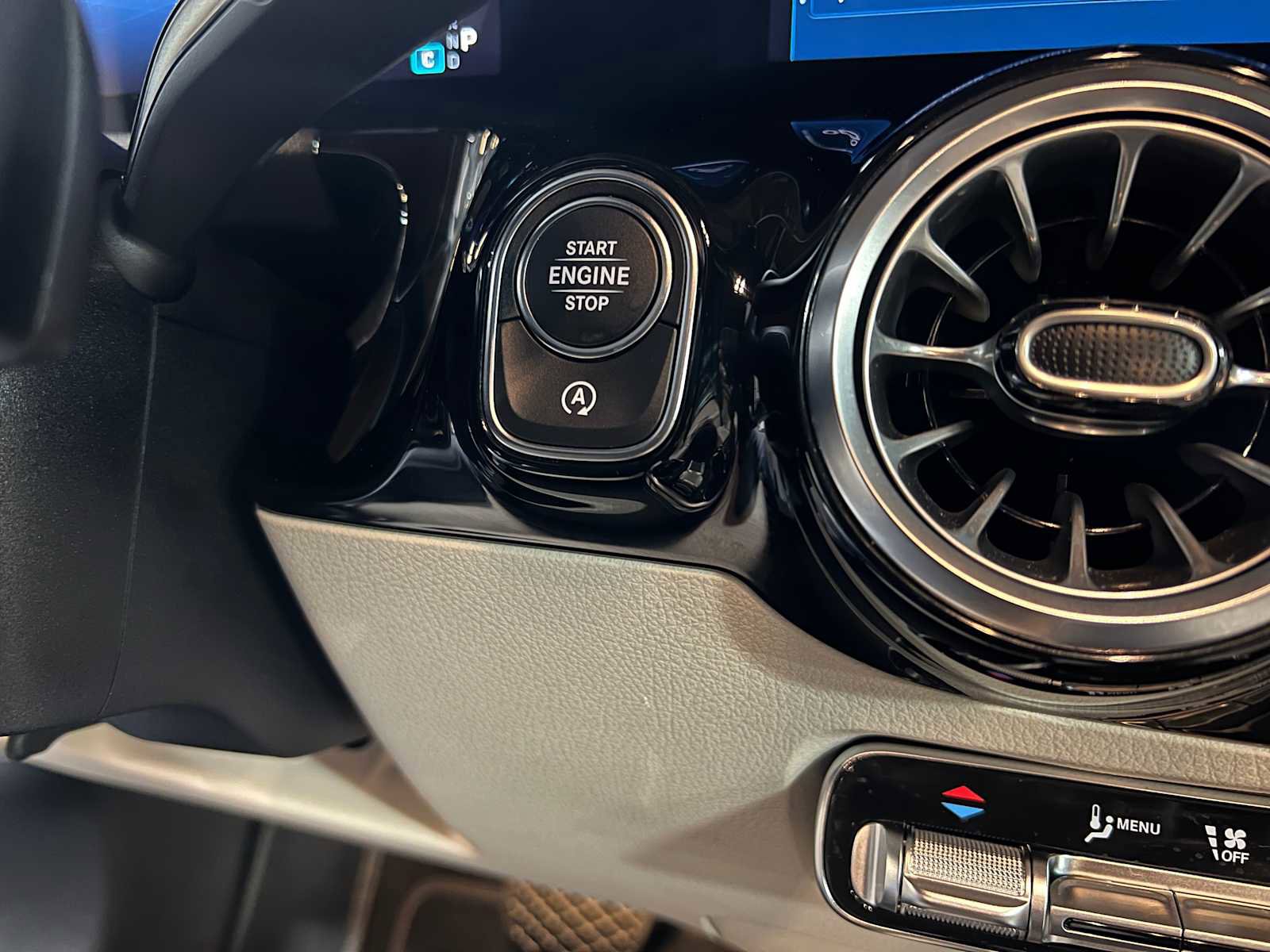 Certified 2025 Mercedes-Benz GLA 250 4MATIC image 30