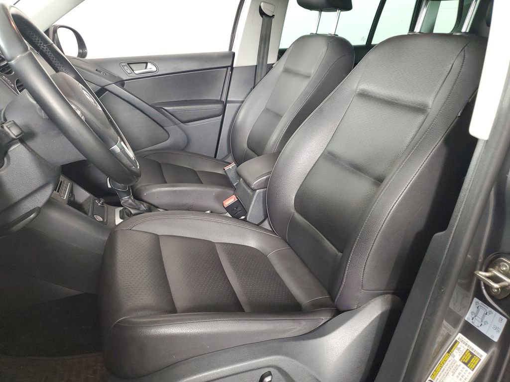 Used 2016 Volkswagen Tiguan SE FWD image 12