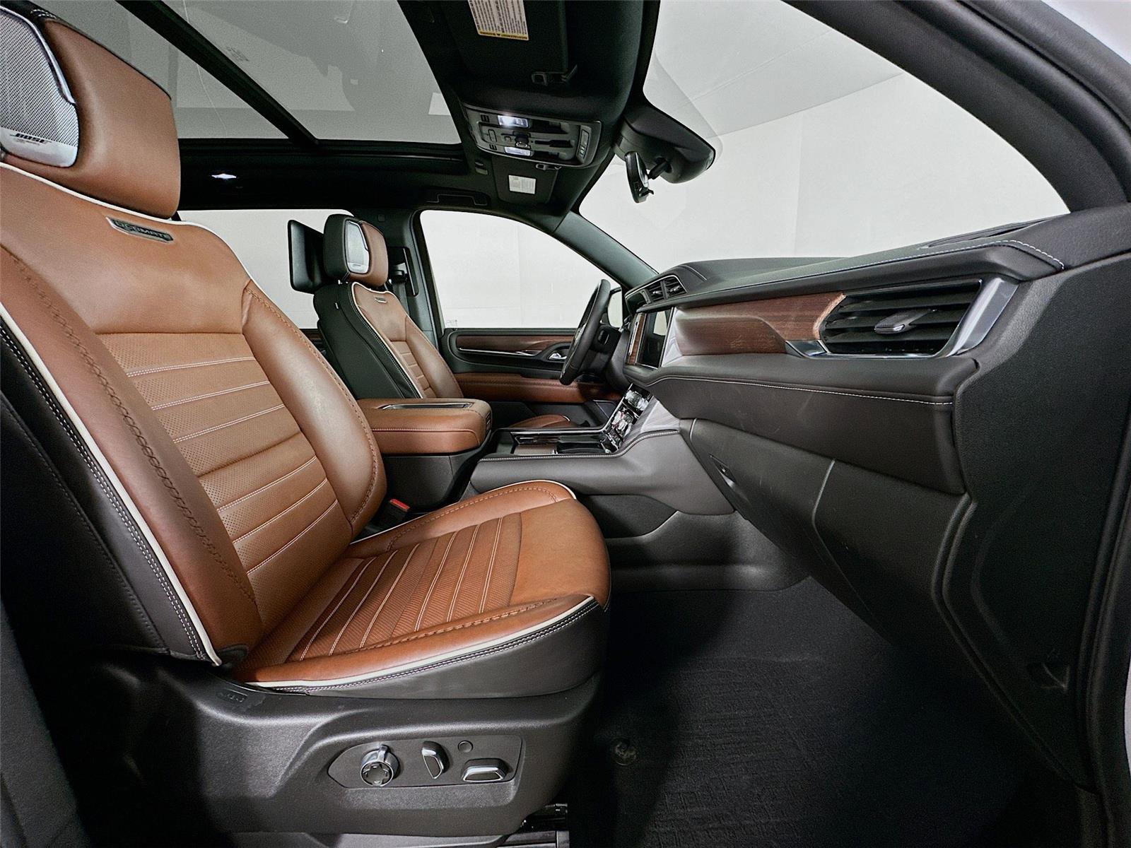 Used 2023 GMC Yukon XL Denali Ultimate image 32