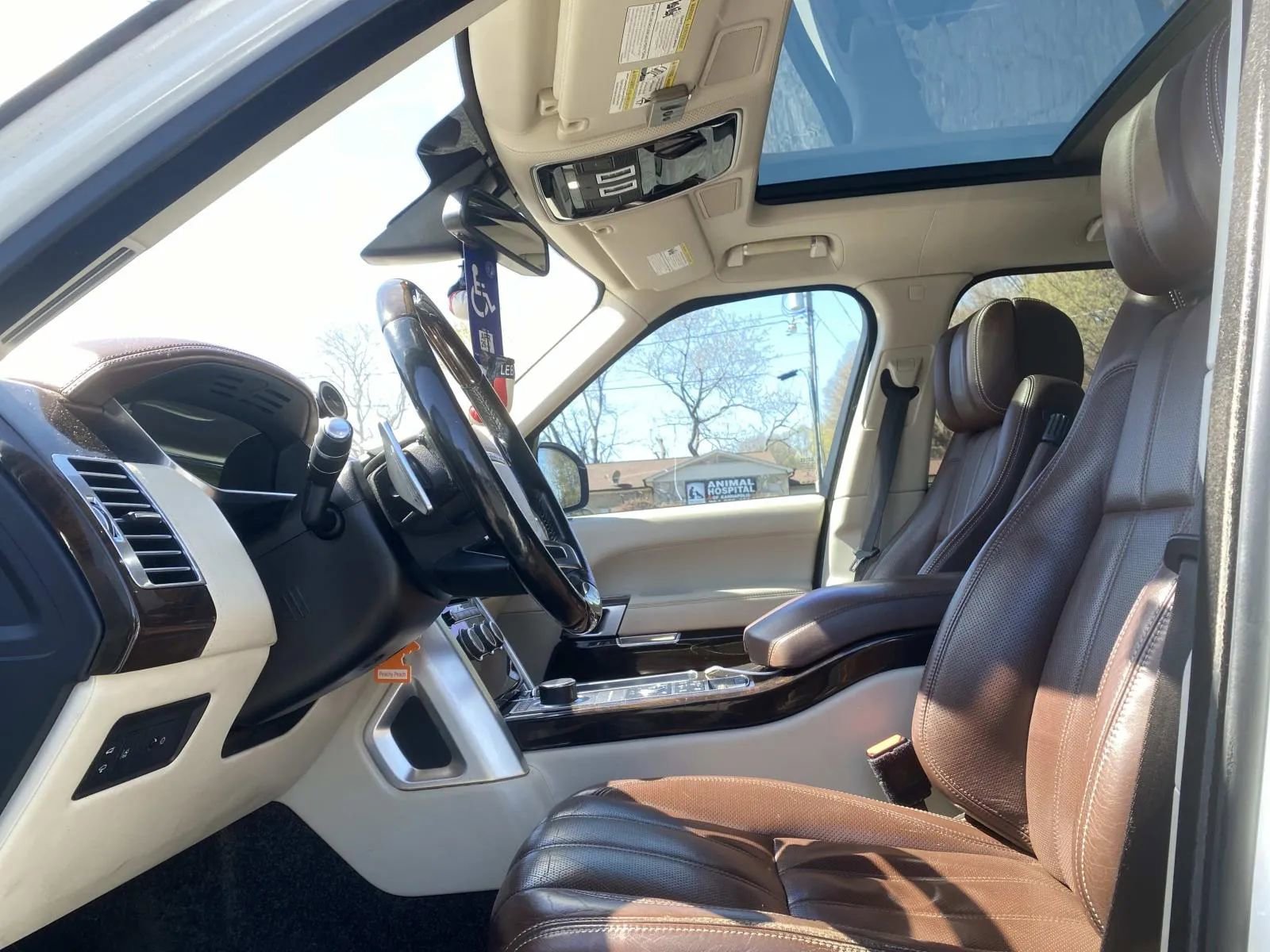 Used 2016 Land Rover Range Rover Autobiography image 17