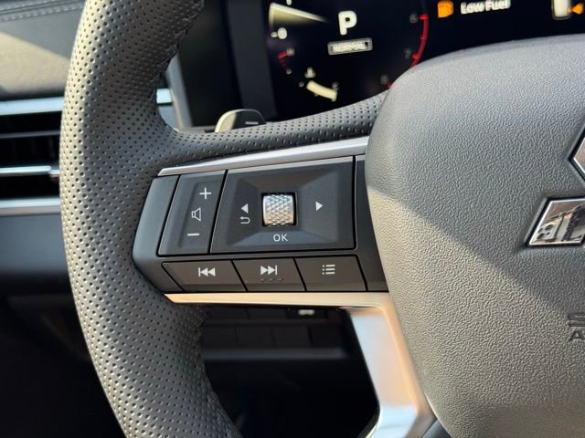 New 2025 Mitsubishi Outlander SE image 24