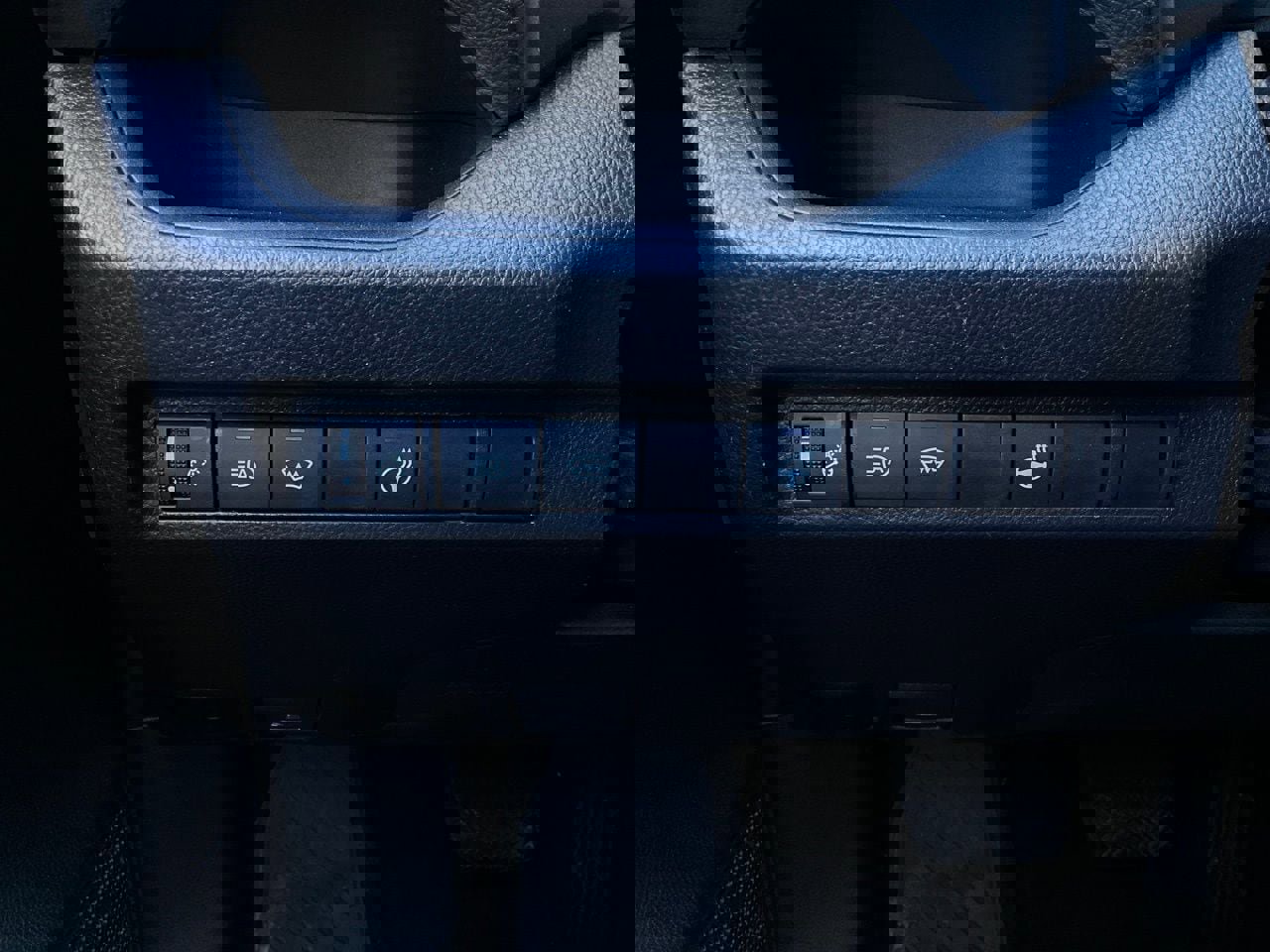 Used 2025 Toyota RAV4 XLE image 22