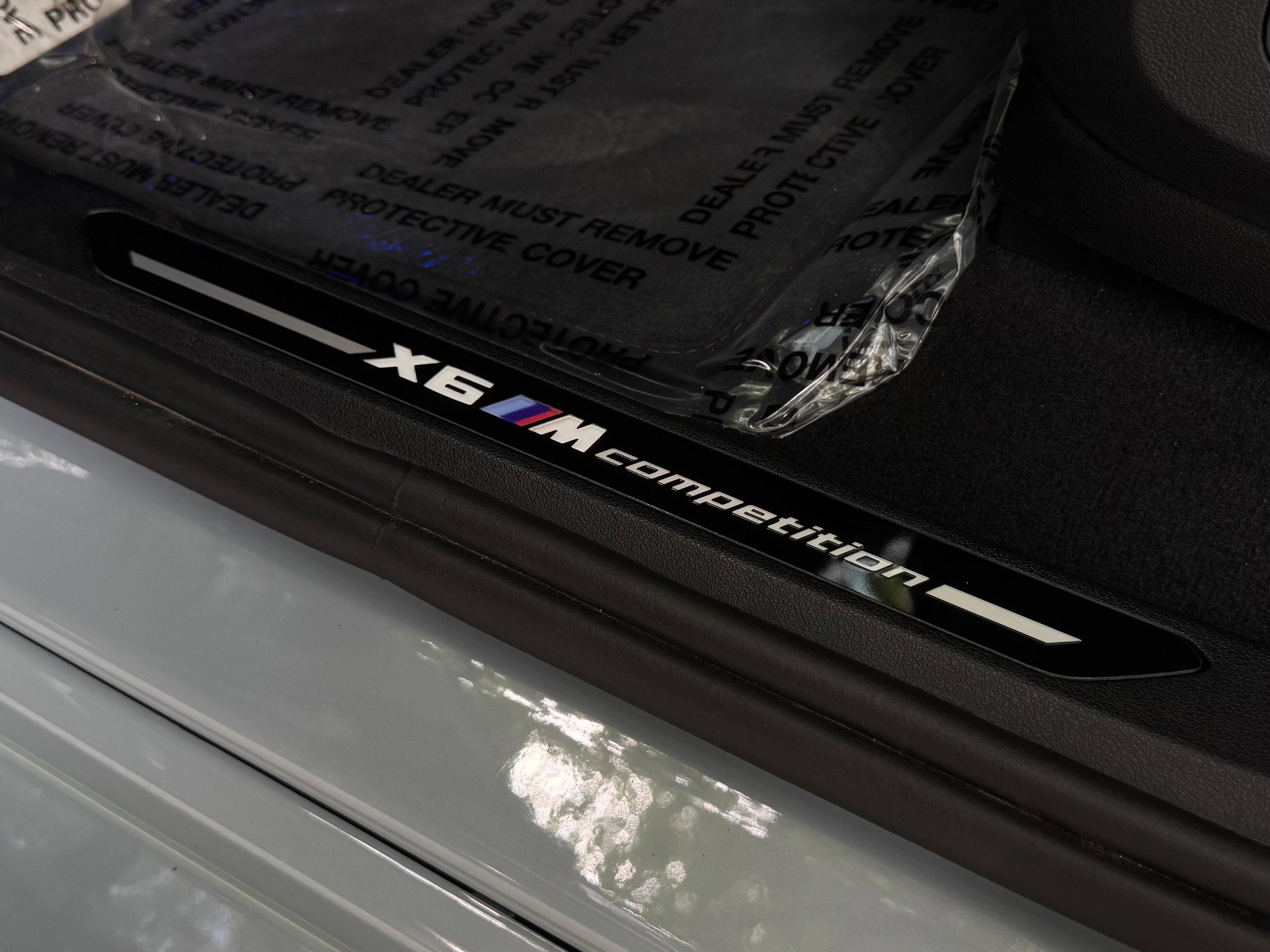 Used 2024 BMW X6 M Competition w/ Executive Package image 18