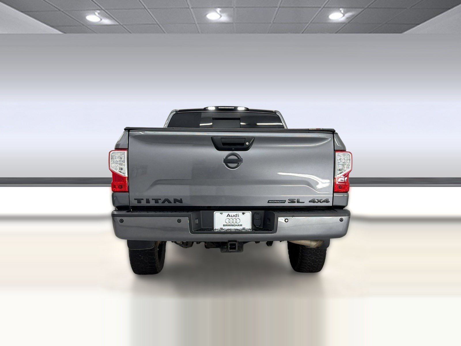 Used 2019 Nissan Titan SL w/ Midnight Edition AWD/4WD image 10