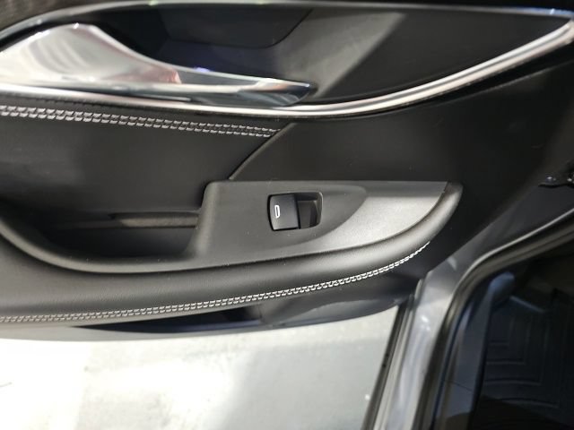 Used 2022 Buick Envision Essence w/ Safety Package FWD image 19