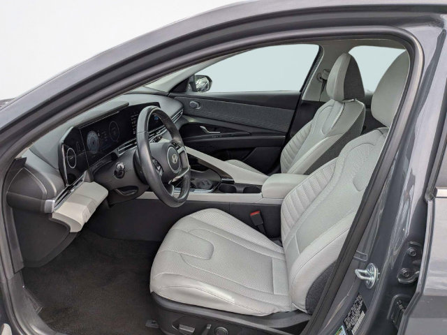 Used 2025 Hyundai Elantra Limited FWD image 19