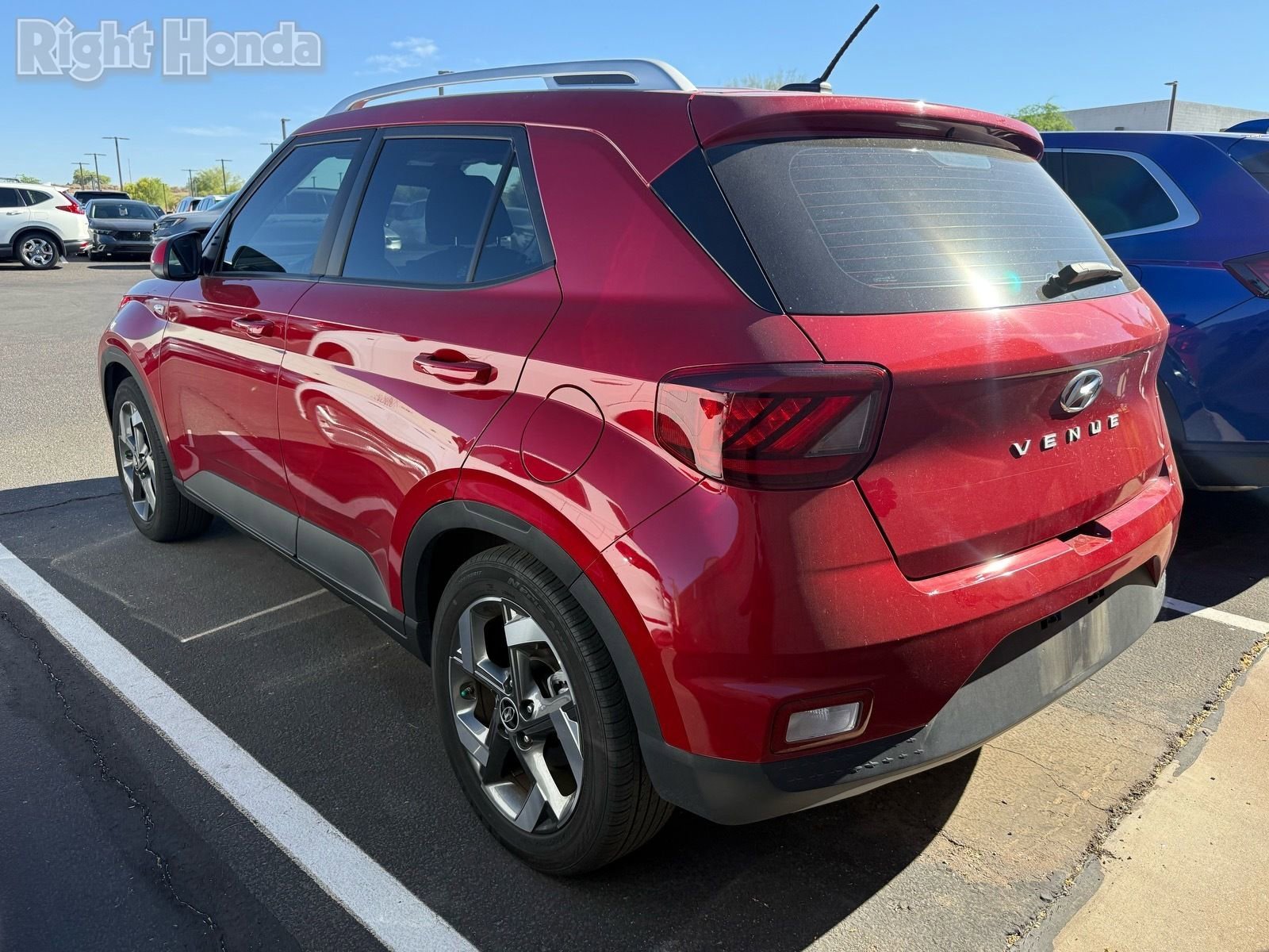 Used 2023 Hyundai Venue Limited image 3