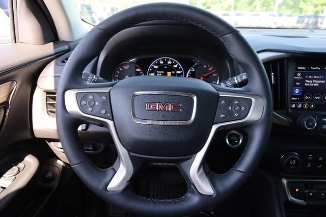 Used 2024 GMC Terrain Denali w/ Denali Premium Package AWD/4WD image 12