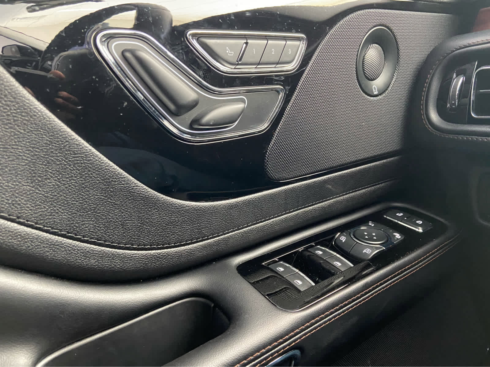 Used 2023 Lincoln Aviator Reserve w/ Class IV Trailer Tow Package image 41