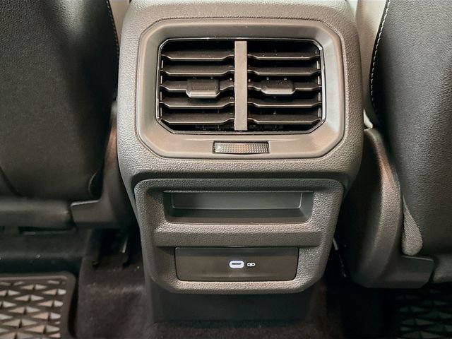 New 2025 Volkswagen Taos SE image 13