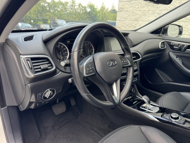 Used 2018 INFINITI QX30 Premium w/ Navigation Package FWD image 6
