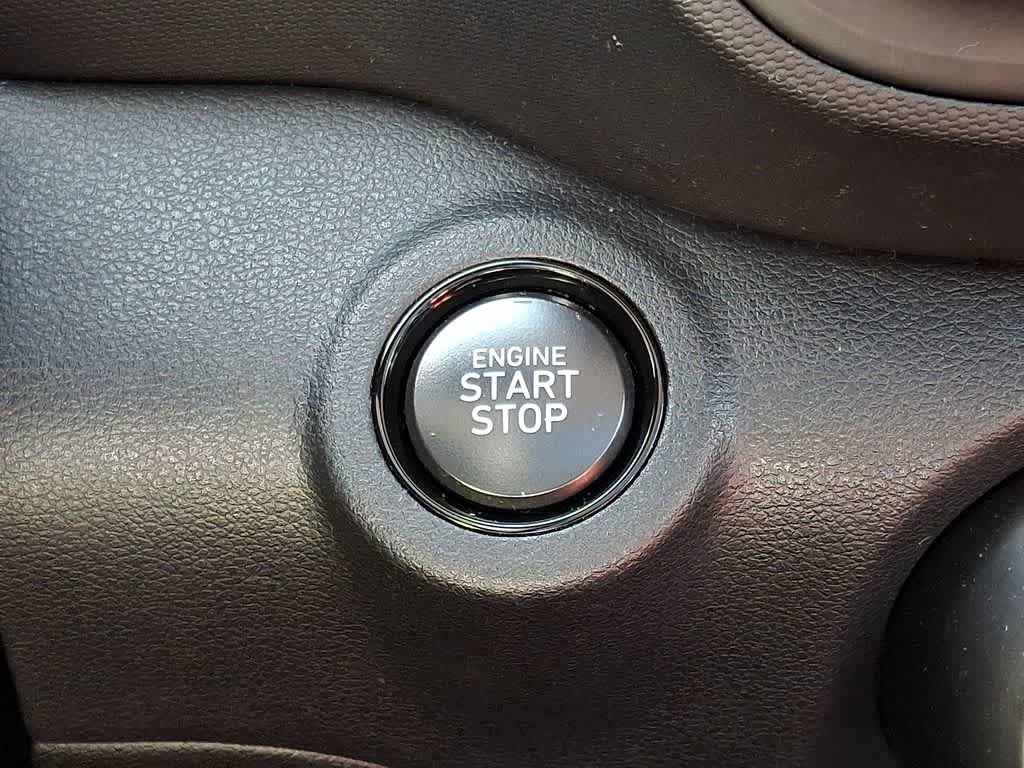 Certified 2025 Hyundai Venue SEL FWD image 22