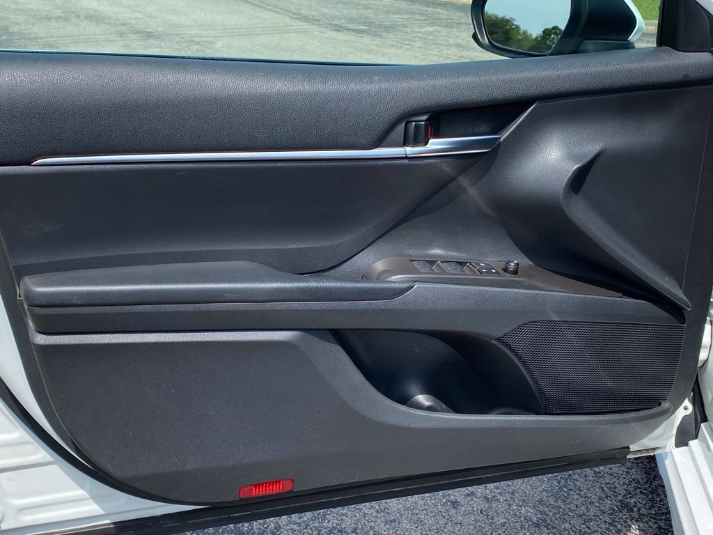 Used 2021 Toyota Camry SE FWD image 14