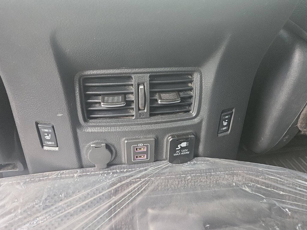 Used 2022 Nissan Titan PRO-4X w/ Pro-4x Convenience Package AWD/4WD image 16