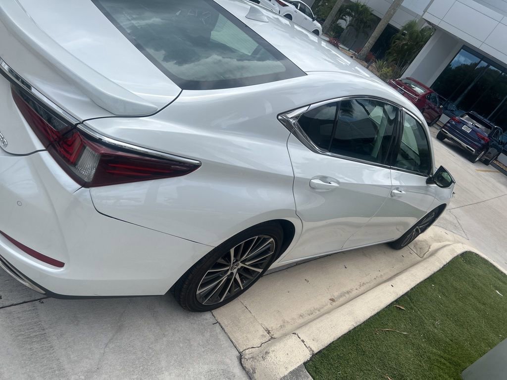 Used 2023 Lexus ES 350 w/ Premium Package FWD image 5
