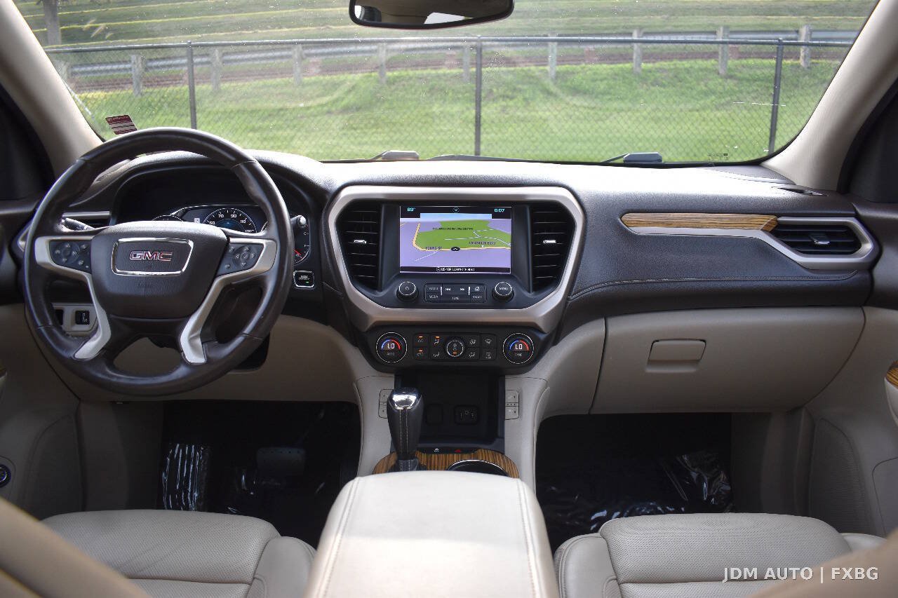 Used 2017 GMC Acadia Denali w/ Technology Package AWD/4WD image 18