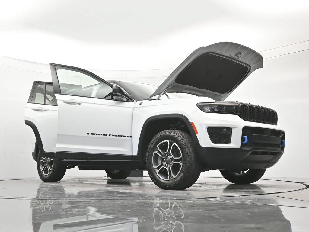 Used 2023 Jeep Grand Cherokee Trailhawk w/ Advanced Protech Group II AWD/4WD image 50