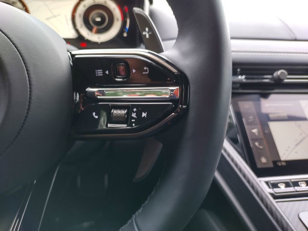 Used 2024 Aston Martin DB12 Coupe image 19