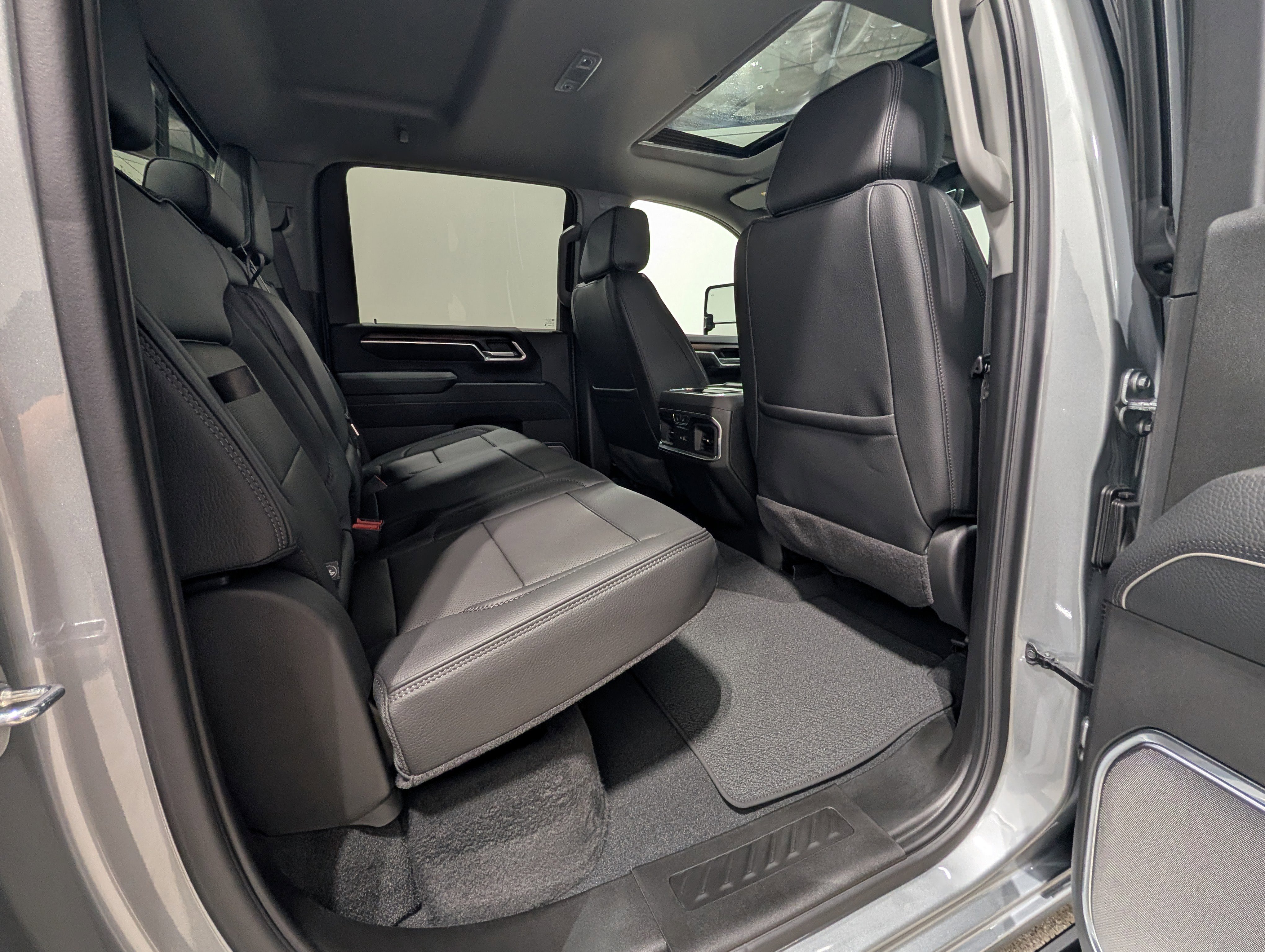 Used 2026 GMC Sierra 3500 Denali w/ Denali Reserve Package image 19