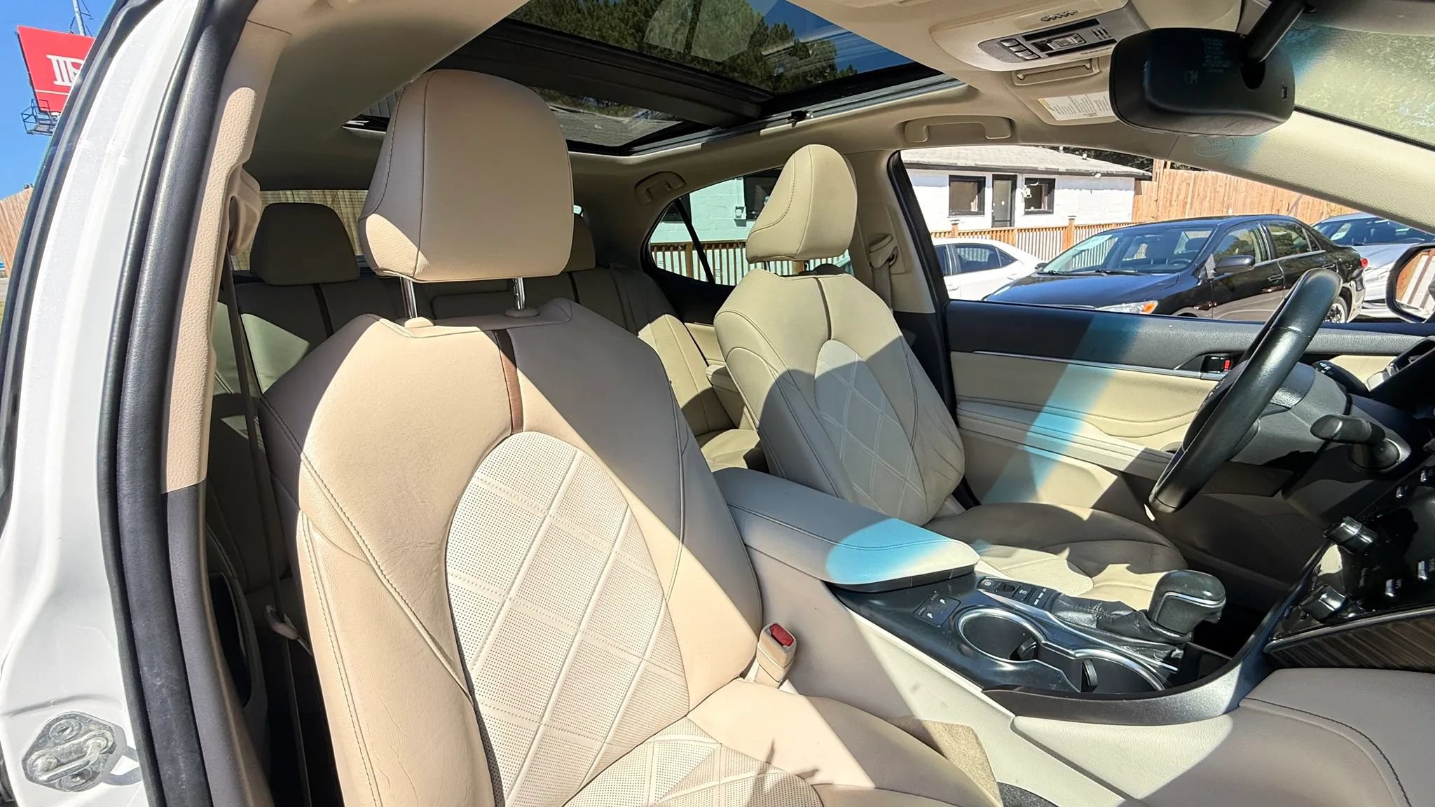 Used 2018 Toyota Camry XLE w/ Driver Assist Package FWD image 9