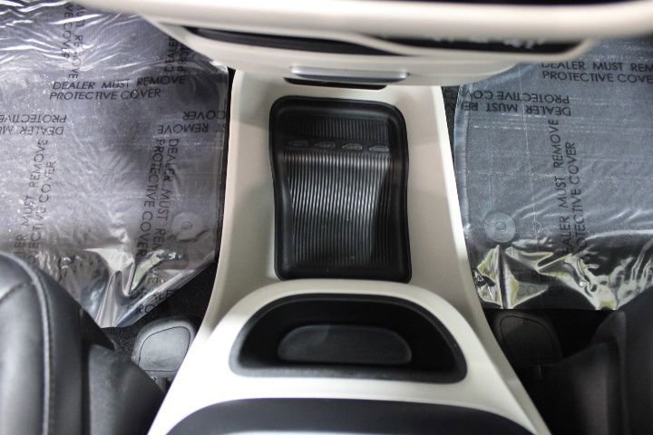 Used 2024 Chrysler Pacifica Touring-L image 35