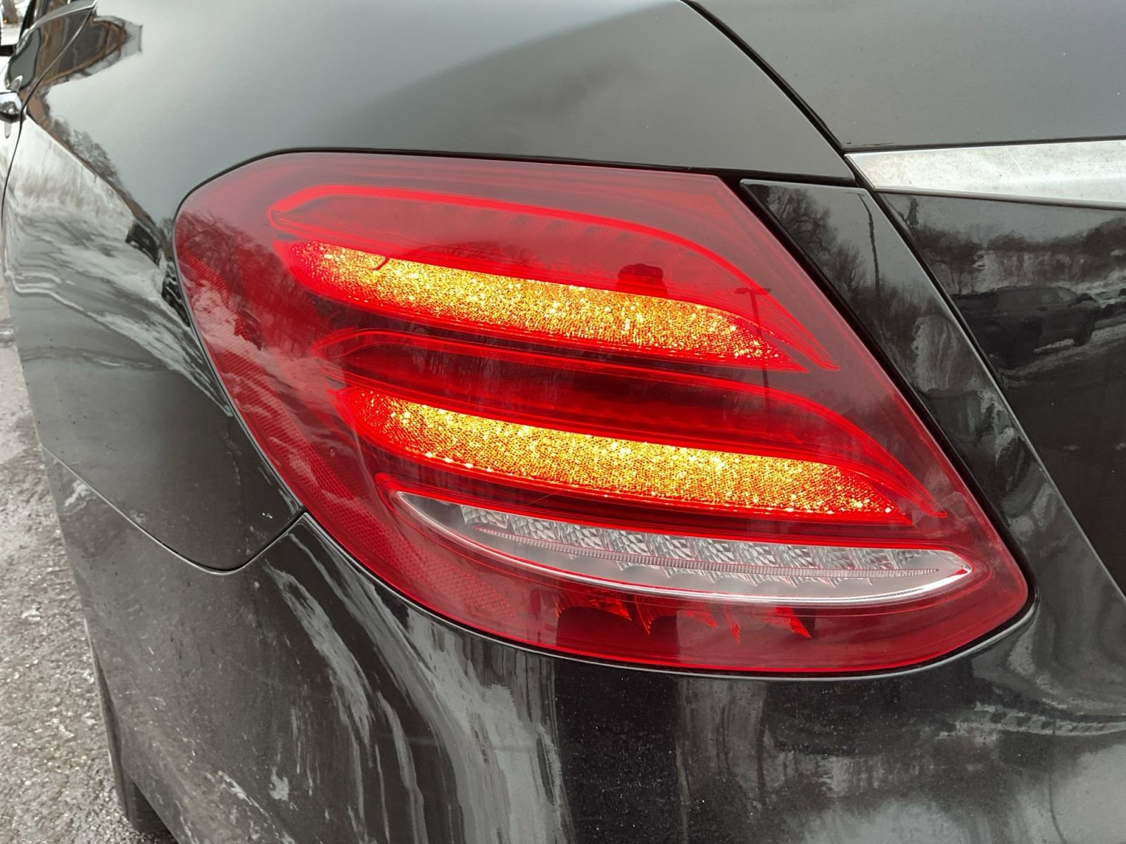 Used 2018 Mercedes-Benz E 300 4MATIC image 34