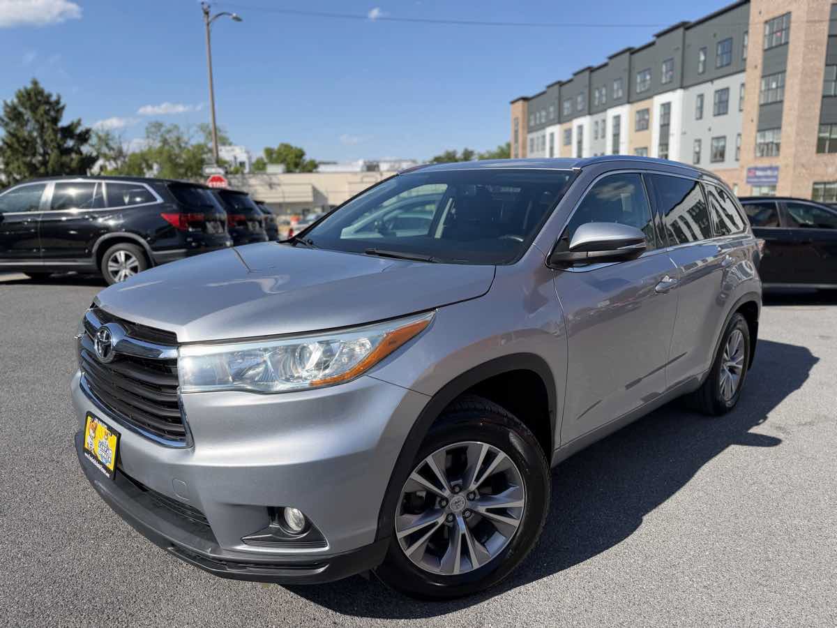 Used 2015 Toyota Highlander XLE AWD/4WD image 3