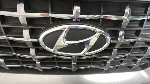 Used 2023 Hyundai Venue SEL FWD image 8
