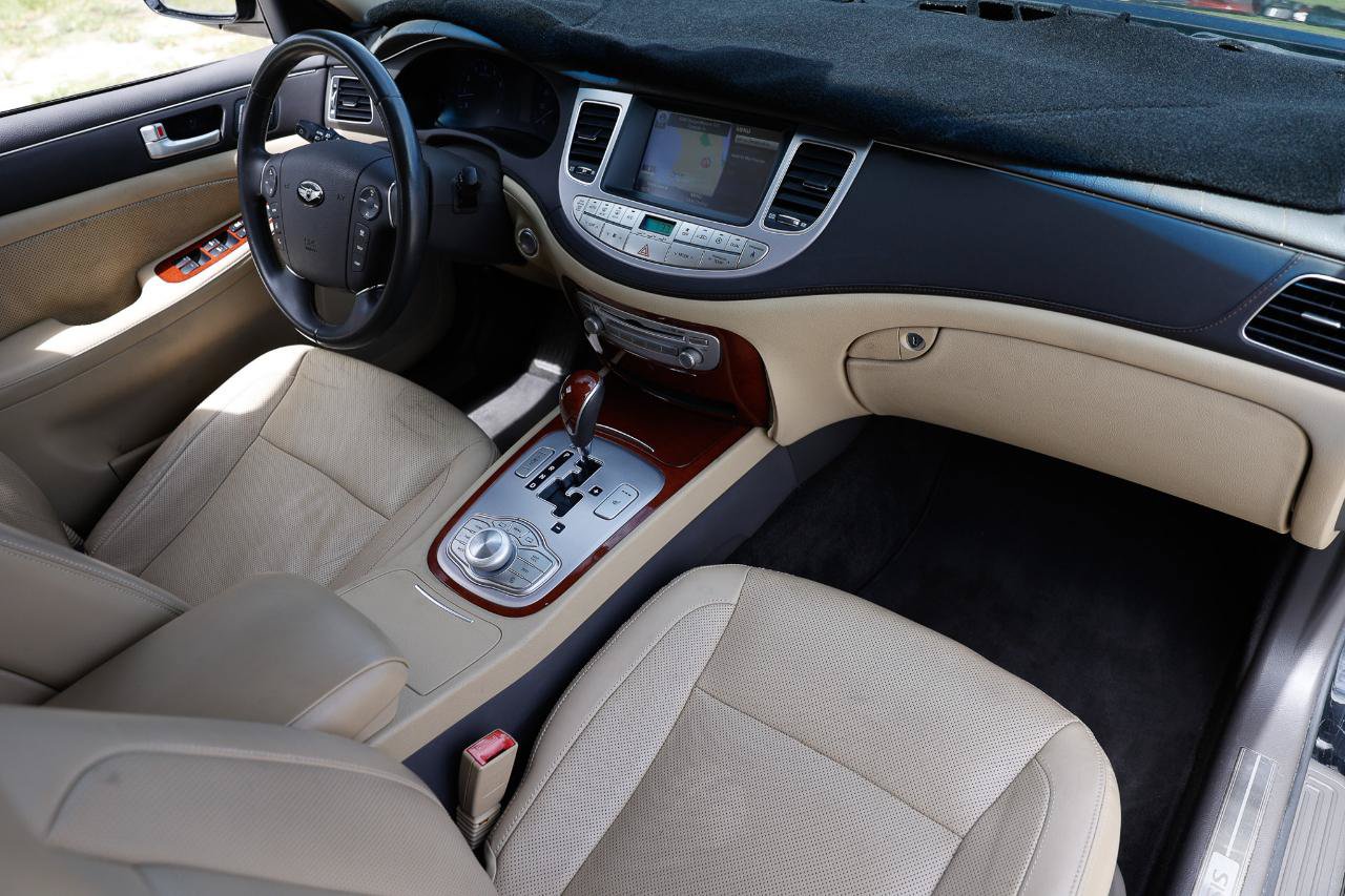 Used 2013 Hyundai Genesis 3.8 w/ Premium Pkg RWD image 18