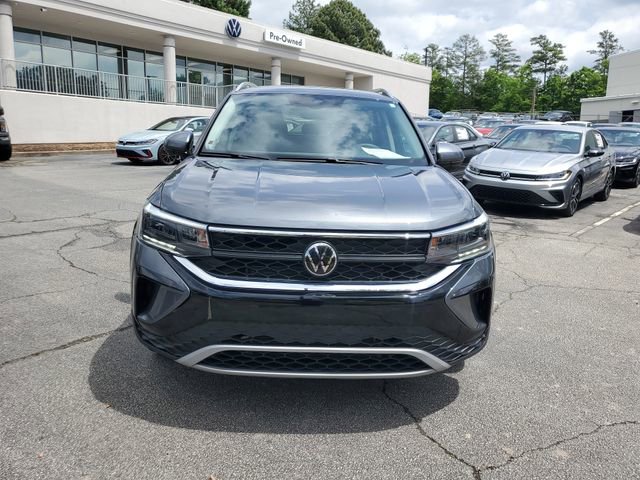 Used 2023 Volkswagen Taos SE w/ Black Wheel Package FWD image 2