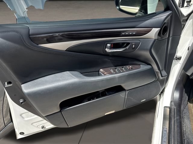Used 2015 Lexus LS 460 RWD image 7