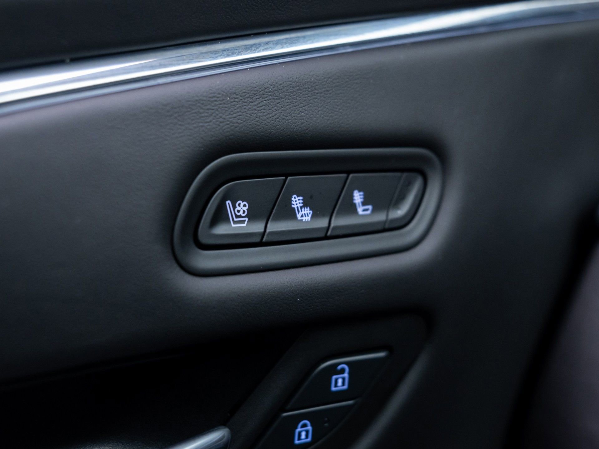 Certified 2024 Cadillac Escalade ESV Sport Platinum w/ LPO, ONYX Package image 32