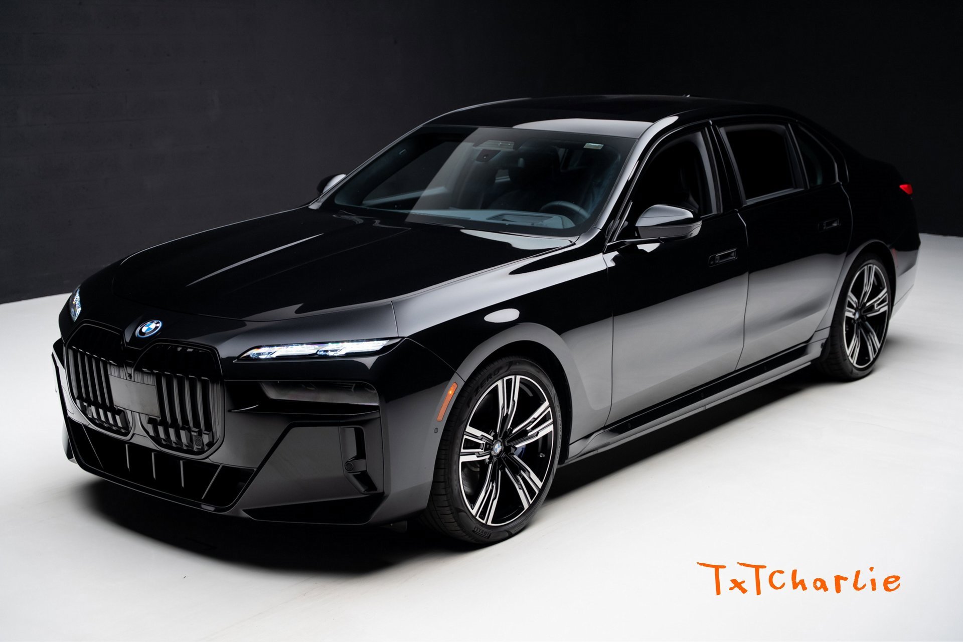 Used 2023 BMW i7 xDrive60 w/ Executive Package 2