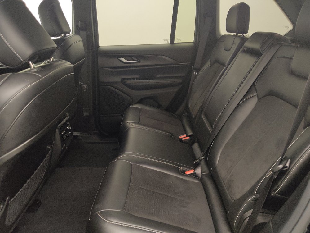 Used 2023 Jeep Grand Cherokee Altitude AWD/4WD image 18