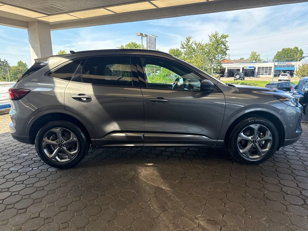 Certified 2023 Ford Escape ST-Line w/ Tech Pack #1 AWD/4WD image 5