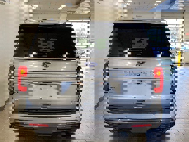 Used 2023 Ford Expedition Max XLT image 6