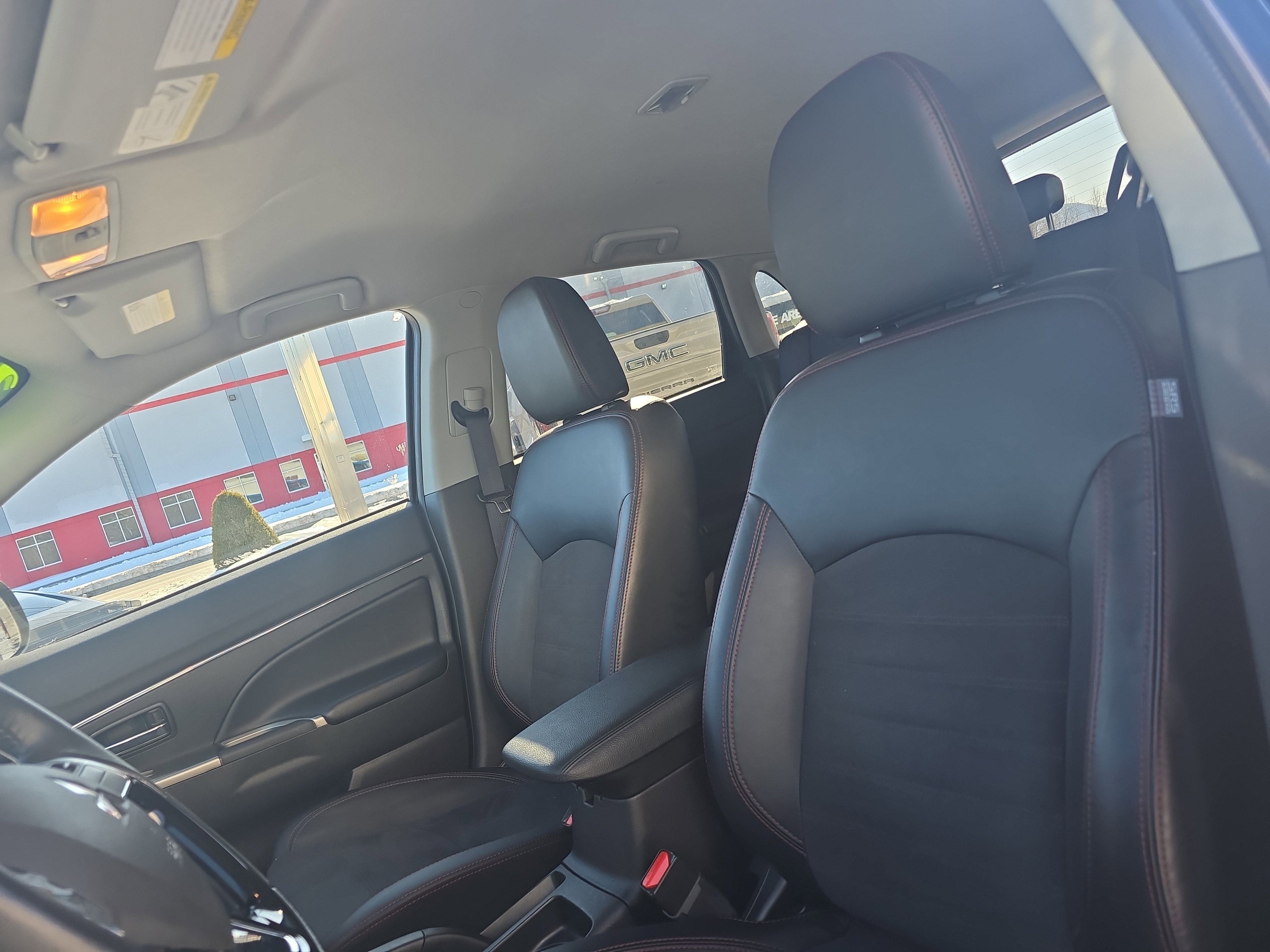 Used 2025 Mitsubishi Outlander Sport SE image 12