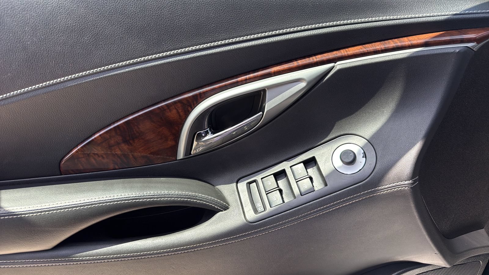 Used 2012 Buick LaCrosse Touring FWD image 11