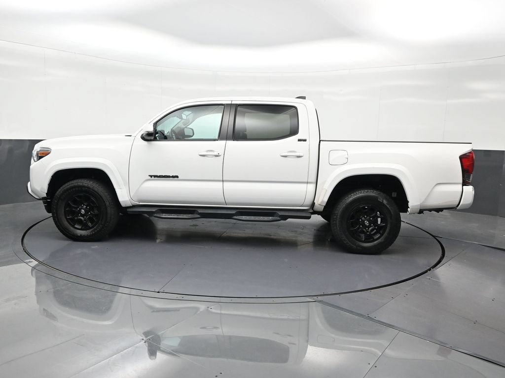 Used 2022 Toyota Tacoma SR5 RWD image 2