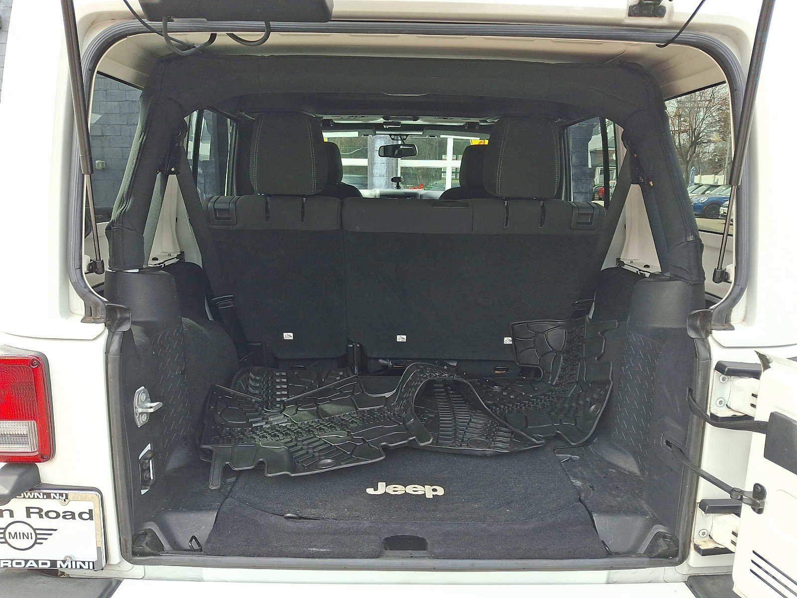 Used 2016 Jeep Wrangler Unlimited Sahara w/ Dual Top Group image 28