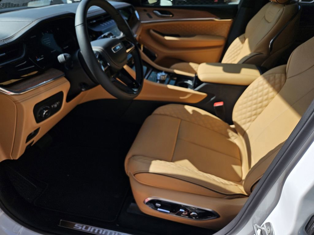 New 2026 Jeep Grand Cherokee Summit AWD/4WD image 14