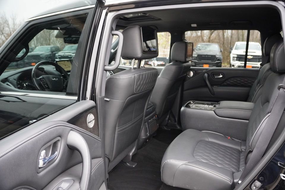 Used 2023 INFINITI QX80 Sensory w/ All-Season Package image 17