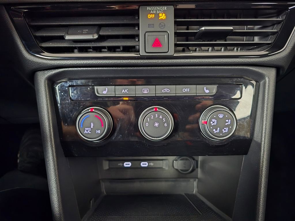 Used 2023 Volkswagen Taos SE w/ Black Wheel Package image 21