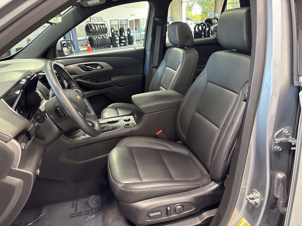 Used 2023 Chevrolet Traverse LT w/ LT Premium Package AWD/4WD image 10
