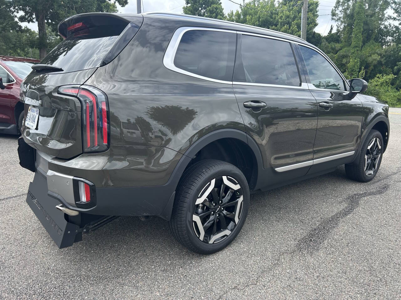 Used 2025 Kia Telluride EX w/ EX Captain's Chair Package FWD image 14