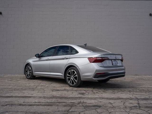 Certified 2022 Volkswagen Jetta Sport image 3